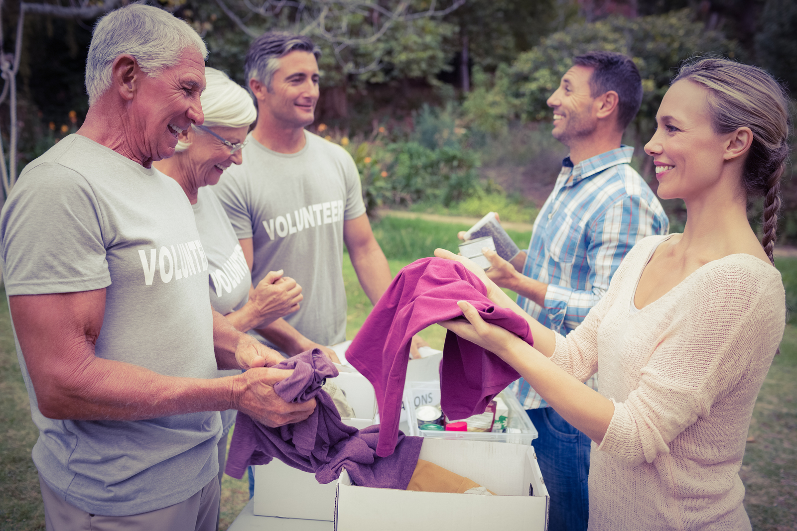 5 Thanksgiving Volunteer Opportunities for You and Your Family